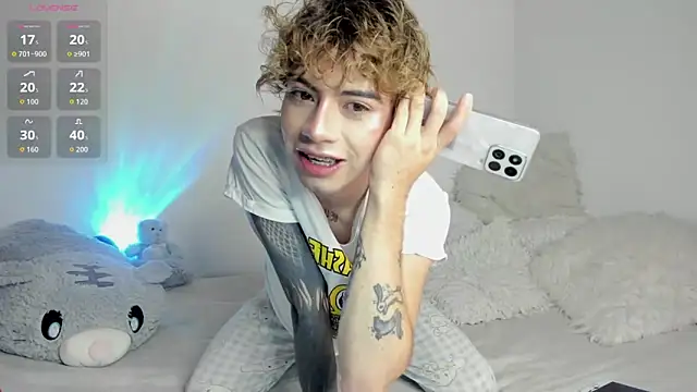 Henophiid online show from November 3, 2025, 2:57 am