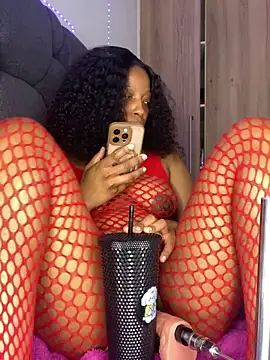 Thando04 online show from October 6, 2025, 1:08 pm