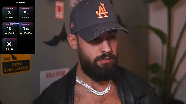 Snapshot of HairyRobxxx chatting on November 4, 2025, 4:17 pm HairyRobxxx online show from November 4, 2025, 4:17 pm