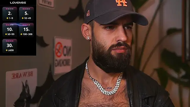 Snapshot of HairyRobxxx chatting on November 5, 2025, 8:42 pm HairyRobxxx online show from November 5, 2025, 8:42 pm