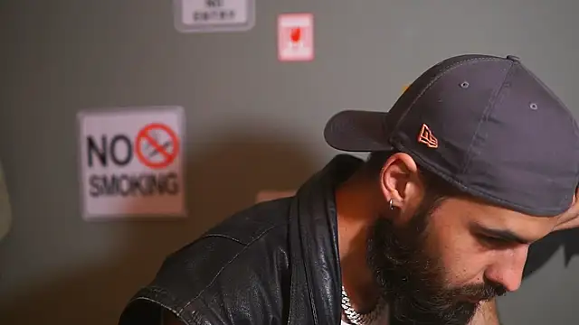 Snapshot of HairyRobxxx chatting on November 26, 2025, 9:05 pm HairyRobxxx online show from November 26, 2025, 9:05 pm