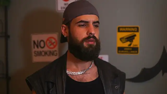 Snapshot of HairyRobxxx chatting on November 28, 2025, 10:34 pm HairyRobxxx online show from November 28, 2025, 10:34 pm