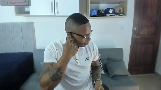 Snapshot of Josep_Ston chatting on November 17, 2025, 2:50 am Josep Ston online show from November 17, 2025, 2:50 am