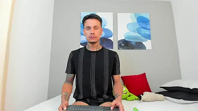 Snapshot of Emilio_Wolf chatting on February 4, 2025, 10:55 pm Emilio Wolf online show from February 4, 2025, 10:55 pm