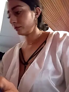 Snapshot of BELLA--26 chatting on February 5, 2025, 2:48 pm BELLA--26 online show from February 5, 2025, 2:48 pm