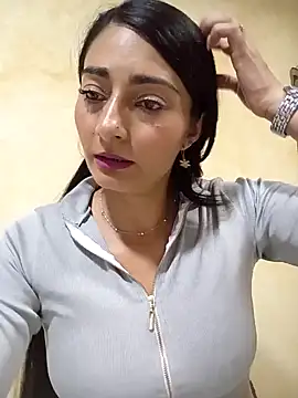 Snapshot of BELLA--26 chatting on February 7, 2025, 11:45 pm BELLA--26 online show from February 7, 2025, 11:45 pm