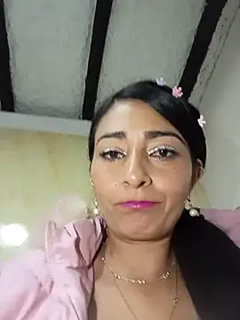 Snapshot of BELLA--26 chatting on February 11, 2025, 10:39 pm BELLA--26 online show from February 11, 2025, 10:39 pm