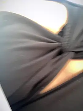 Snapshot of BELLA--26 chatting on October 16, 2025, 1:45 pm BELLA--26 online show from October 16, 2025, 1:45 pm