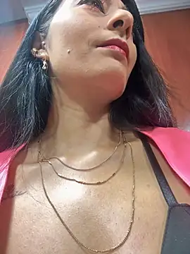 Snapshot of BELLA--26 chatting on October 28, 2025, 1:58 pm BELLA--26 online show from October 28, 2025, 1:58 pm