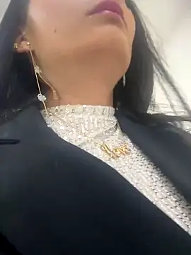 Snapshot of BELLA--26 chatting on November 7, 2025, 2:17 pm BELLA--26 online show from November 7, 2025, 2:17 pm