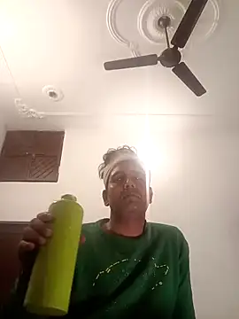 MAGNETICDADDY8 online show from March 15, 2025, 6:32 pm