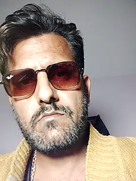 MAGNETICDADDY8 online show from November 9, 2025, 5:50 am