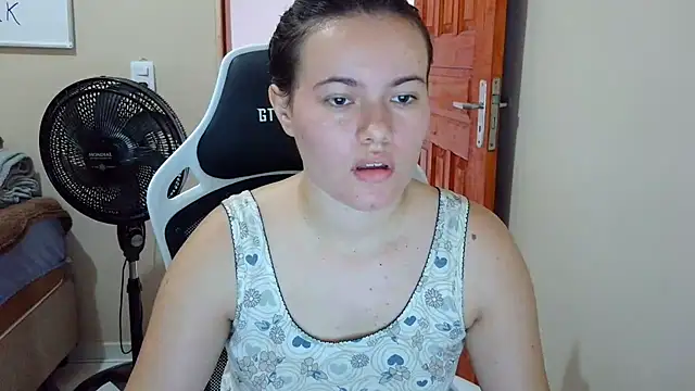 camillebr online show from February 21, 2025, 12:28 pm