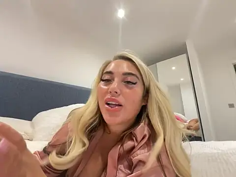 Snapshot of TastyTiffanyy chatting on March 4, 2025, 9:43 pm TastyTiffanyy online show from March 4, 2025, 9:43 pm