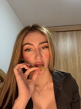 Maddy Jones online show from November 23, 2025, 3:39 am