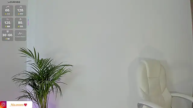 Snapshot of NiiaEvanss chatting on March 3, 2025, 4:35 pm NiiaEvanss online show from March 3, 2025, 4:35 pm