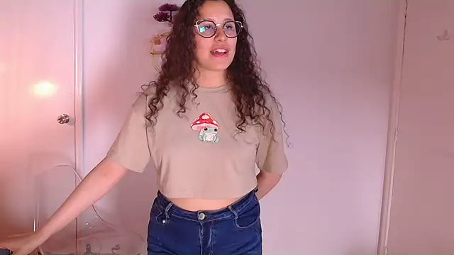 Snapshot of Charlotte__Miller chatting on February 11, 2025, 1:10 am Charlotte Miller online show from February 11, 2025, 1:10 am