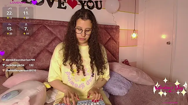 Snapshot of Charlotte__Miller chatting on February 16, 2025, 1:49 pm Charlotte Miller online show from February 16, 2025, 1:49 pm