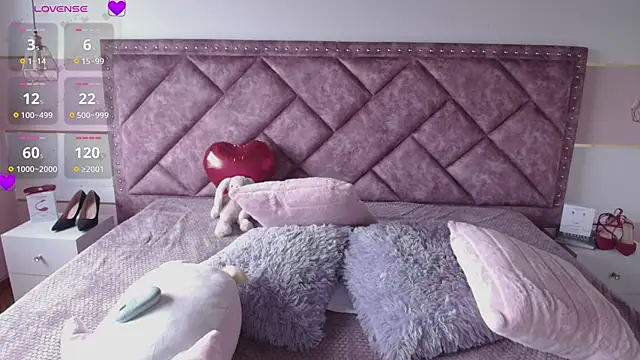 Snapshot of Charlotte__Miller chatting on February 18, 2025, 7:09 pm Charlotte Miller online show from February 18, 2025, 7:09 pm