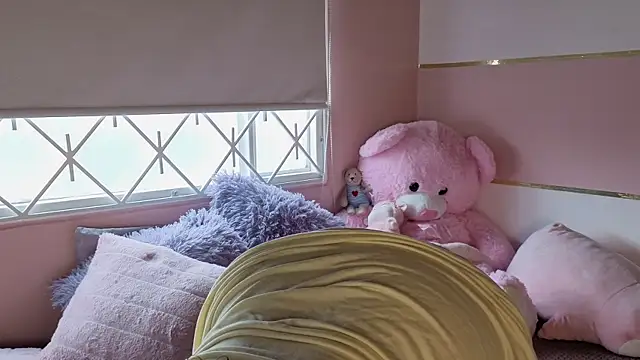 Snapshot of Charlotte__Miller chatting on September 28, 2025, 1:05 pm Charlotte Miller online show from September 28, 2025, 1:05 pm