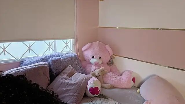 Snapshot of Charlotte__Miller chatting on October 7, 2025, 11:40 am Charlotte Miller online show from October 7, 2025, 11:40 am