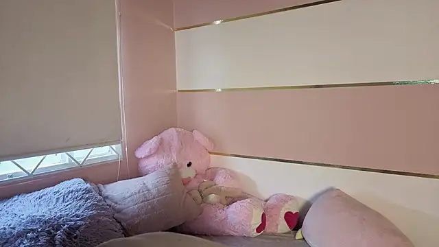 Snapshot of Charlotte__Miller chatting on October 17, 2025, 11:46 am Charlotte Miller online show from October 17, 2025, 11:46 am