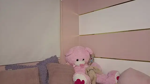 Snapshot of Charlotte__Miller chatting on October 26, 2025, 11:42 pm Charlotte Miller online show from October 26, 2025, 11:42 pm