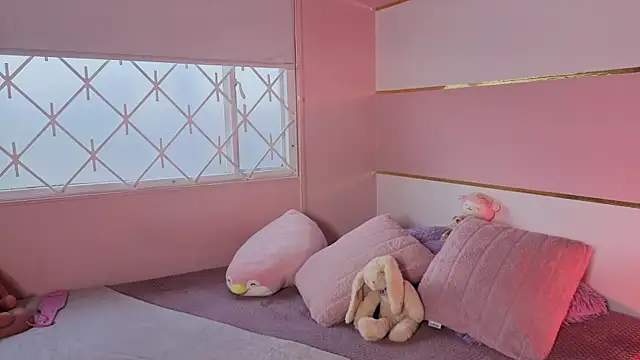 Snapshot of Charlotte__Miller chatting on November 14, 2025, 11:53 am Charlotte Miller online show from November 14, 2025, 11:53 am