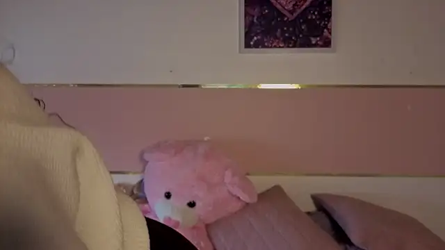 Snapshot of Charlotte__Miller chatting on November 20, 2025, 12:05 pm Charlotte Miller online show from November 20, 2025, 12:05 pm