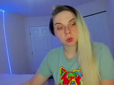 Snapshot of HappyIva chatting on February 25, 2025, 12:36 am HappyIva online show from February 25, 2025, 12:36 am