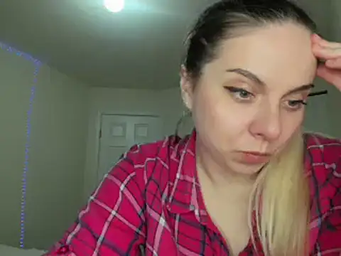 Snapshot of HappyIva chatting on February 26, 2025, 8:04 am HappyIva online show from February 26, 2025, 8:04 am