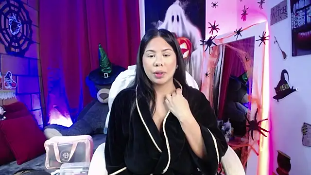 Snapshot of downsonMia chatting on October 30, 2025, 10:06 am downsonMia online show from October 30, 2025, 10:06 am