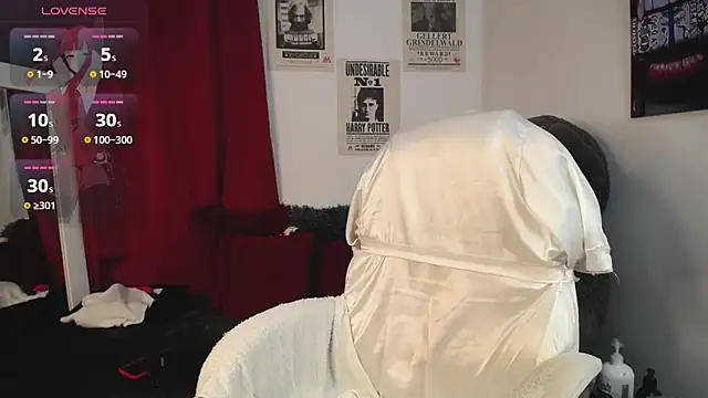 Snapshot of downsonMia chatting on November 6, 2025, 10:27 am downsonMia online show from November 6, 2025, 10:27 am