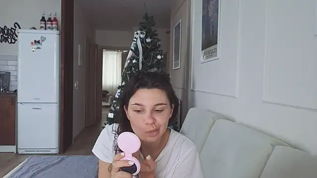 Snapshot of KristineEsme chatting on December 14, 2025, 6:08 am KristineEsme online show from December 14, 2025, 6:08 am