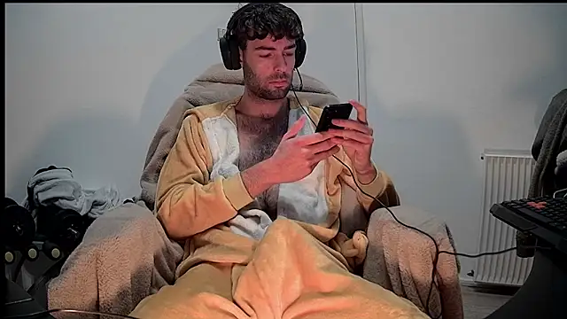 Snapshot of onesieboyx chatting on January 10, 2025, 12:26 pm onesieboyx online show from January 10, 2025, 12:26 pm