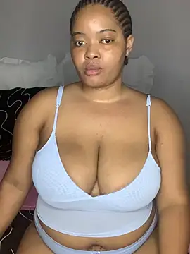Snapshot of sexytinashe21 chatting on October 17, 2025, 8:33 pm sexytinashe21 online show from October 17, 2025, 8:33 pm