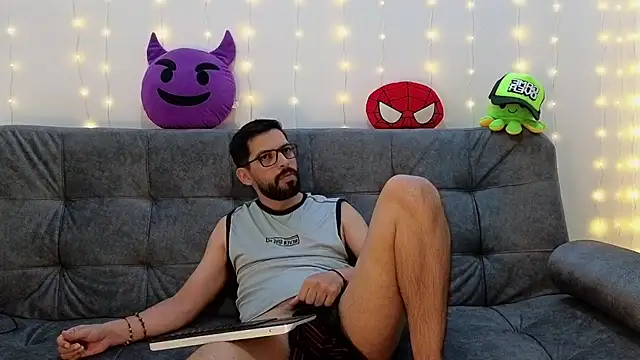 Snapshot of ErickBrant chatting on March 7, 2025, 12:26 am ErickBrant online show from March 7, 2025, 12:26 am