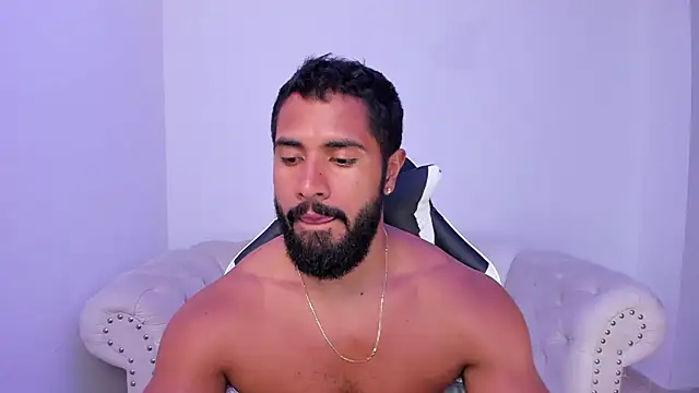 Snapshot of Santiago_huntt chatting on October 17, 2025, 10:45 pm Santiago huntt online show from October 17, 2025, 10:45 pm