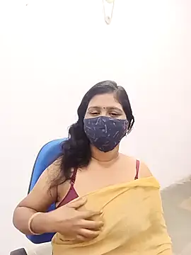 Snapshot of Lucky-Deepthi chatting on February 28, 2025, 10:28 pm Lucky-Deepthi online show from February 28, 2025, 10:28 pm