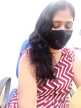 Snapshot of Lucky-Deepthi chatting on March 14, 2025, 10:49 pm Lucky-Deepthi online show from March 14, 2025, 10:49 pm