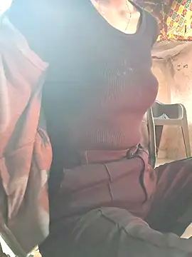 Snapshot of Barbie_183 chatting on January 16, 2025, 9:37 am Barbie 183 online show from January 16, 2025, 9:37 am