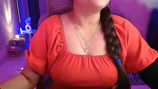 Snapshot of Mitikaa chatting on November 20, 2025, 1:44 pm Mitikaa online show from November 20, 2025, 1:44 pm