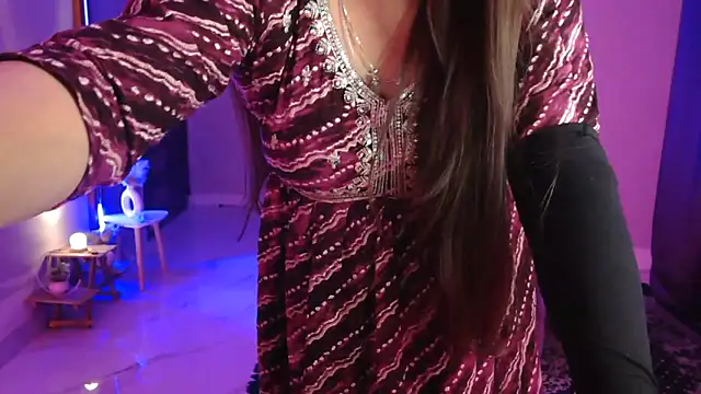 Snapshot of Mitikaa chatting on December 4, 2025, 2:26 pm Mitikaa online show from December 4, 2025, 2:26 pm