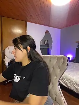 Camila pinkk online show from February 5, 2025, 4:58 pm