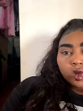 Aliana Ross online show from September 15, 2025, 2:50 pm