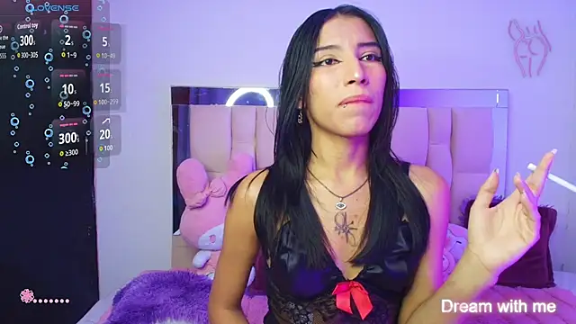 Snapshot of Silver_Rosex chatting on October 15, 2025, 5:40 am Silver Rosex online show from October 15, 2025, 5:40 am