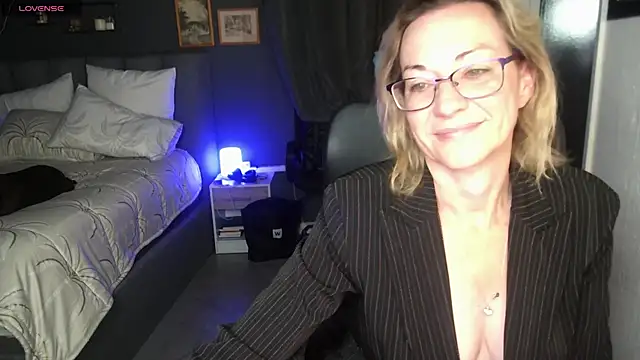 Snapshot of boeslaboes1 chatting on November 7, 2025, 1:27 am boeslaboes1 online show from November 7, 2025, 1:27 am