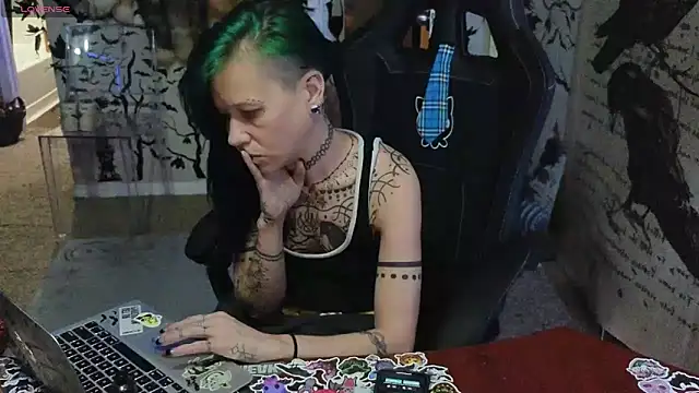 Snapshot of trashbrat chatting on September 28, 2025, 9:47 am trashbrat online show from September 28, 2025, 9:47 am