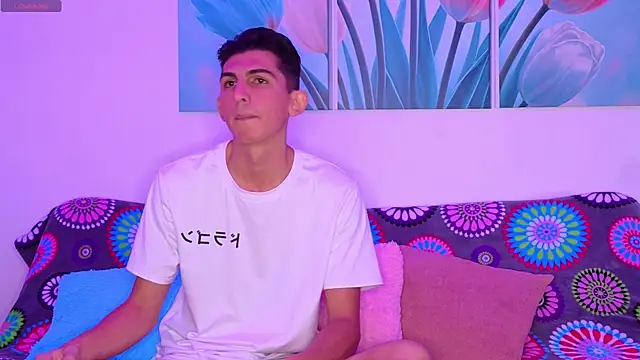 Ana and Leo online show from December 17, 2025, 2:45 pm