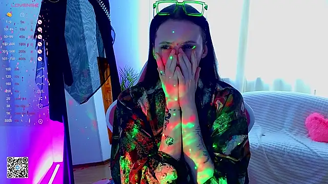 mon lola online show from February 28, 2025, 9:47 am